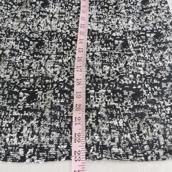 Halogen Black White Boucle Knit Skirt Size 2 - Picture 8 of 8